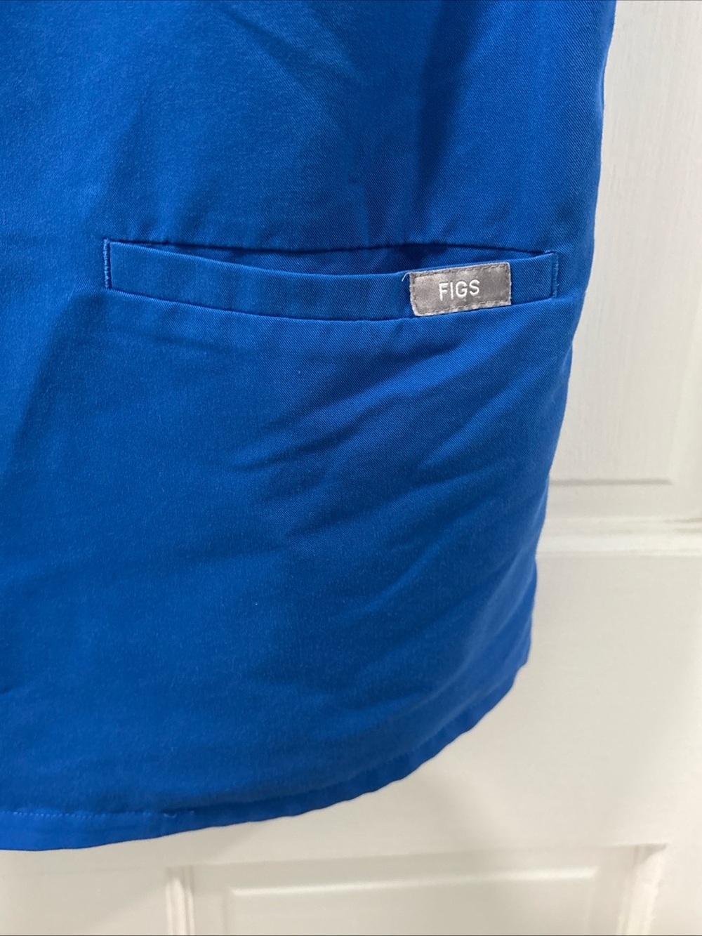 Figs Women’s Casma Scrub Top Size Small Royal Blue Technical Collection EUC - Picture 5 of 7